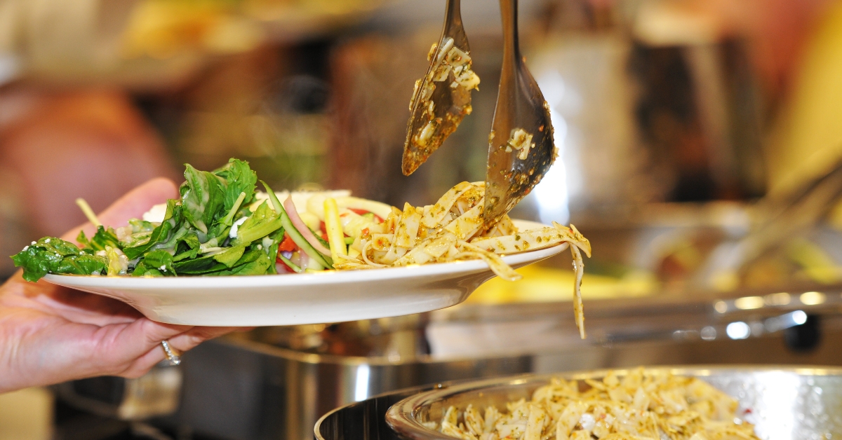 hands clipping a pasta-adobe