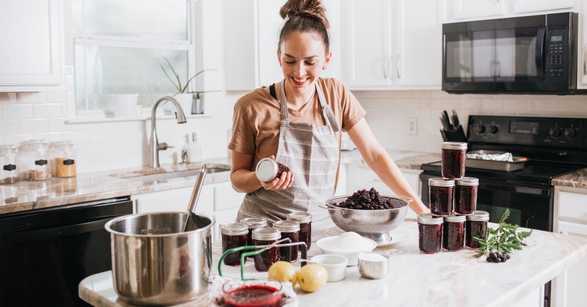 canning homemade blackberry jam