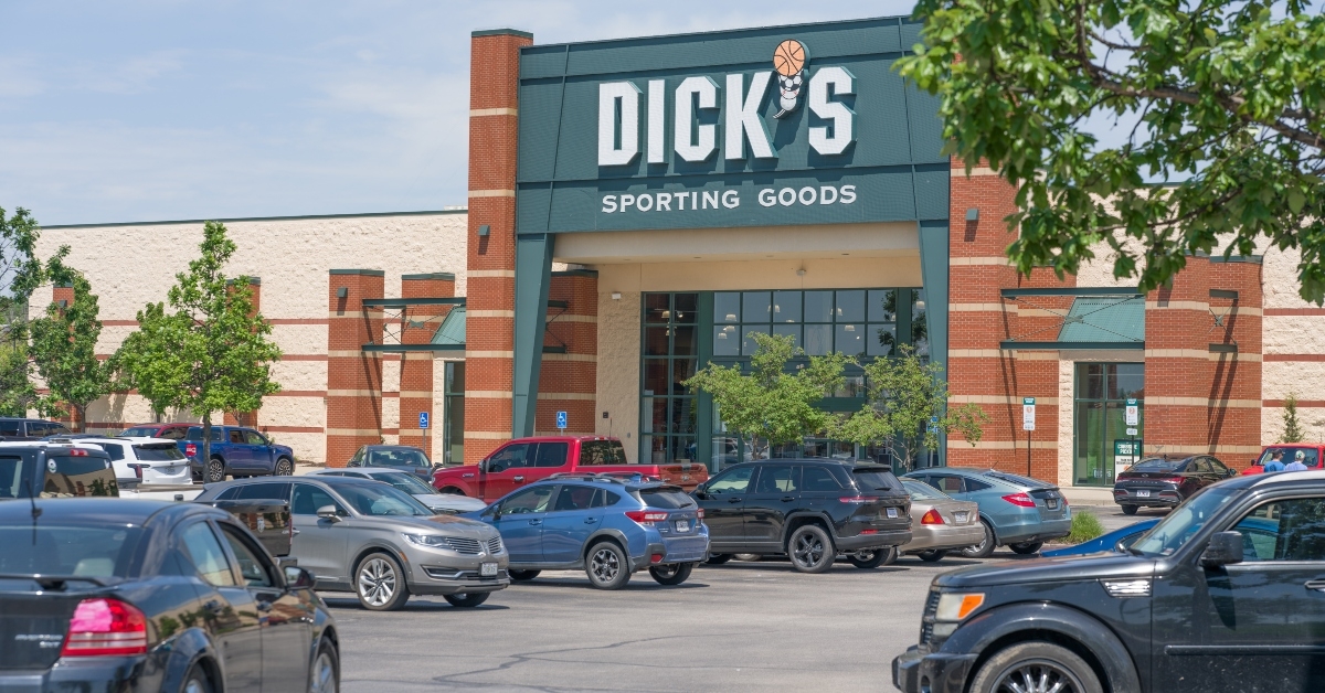 dicks sporting goods storefront