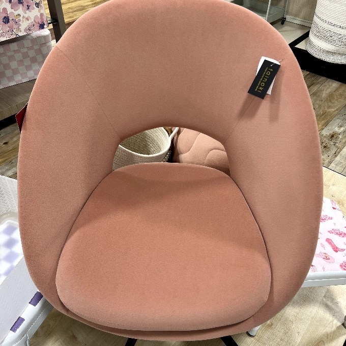 Tainoki Pink Plush Chair