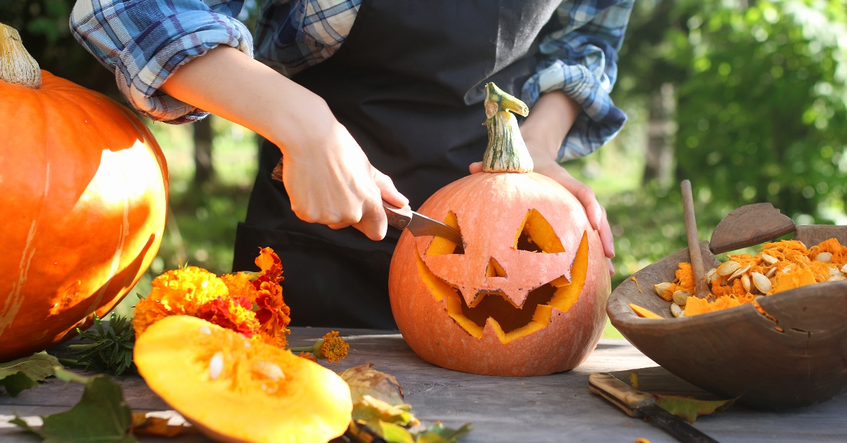 carve pumpkins for halloween