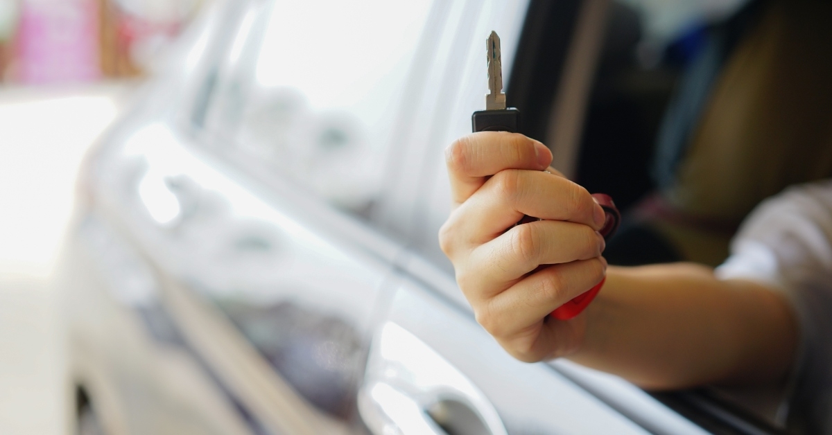 hand outstretch from windows car 