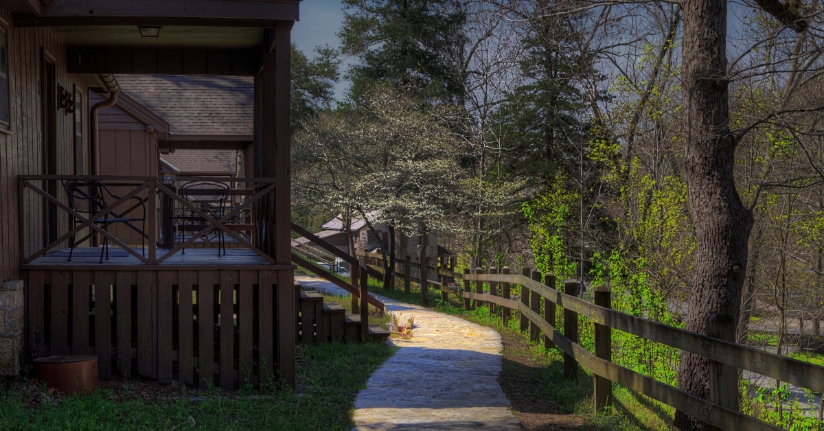 trail to the cabins