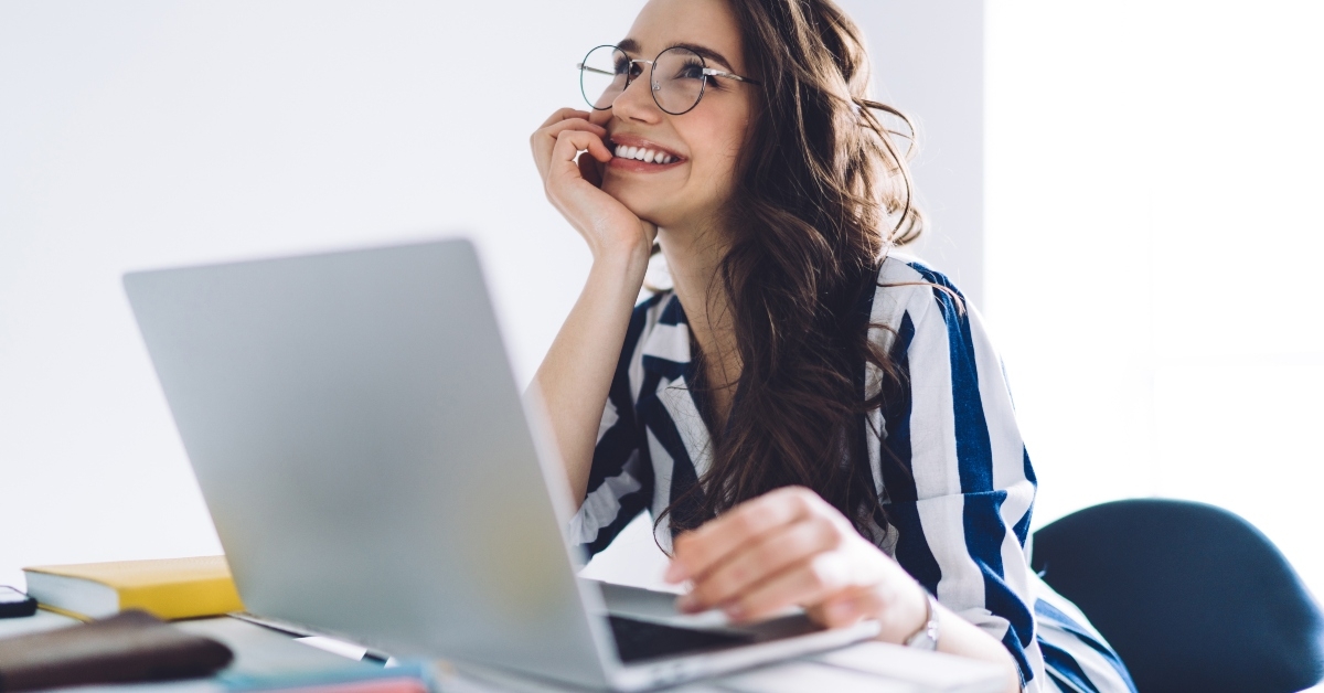  woman with laptop smiling 