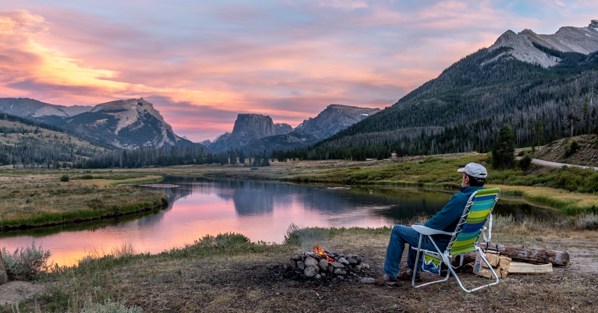 camp by the green river