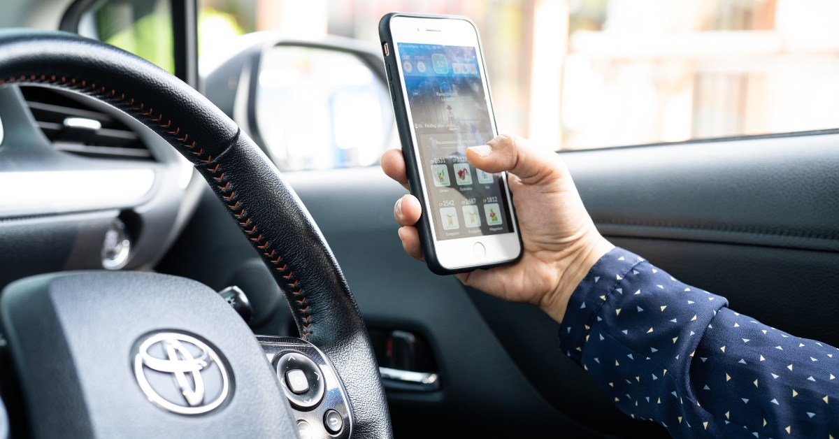 Holding iPhone in Toyota sienta