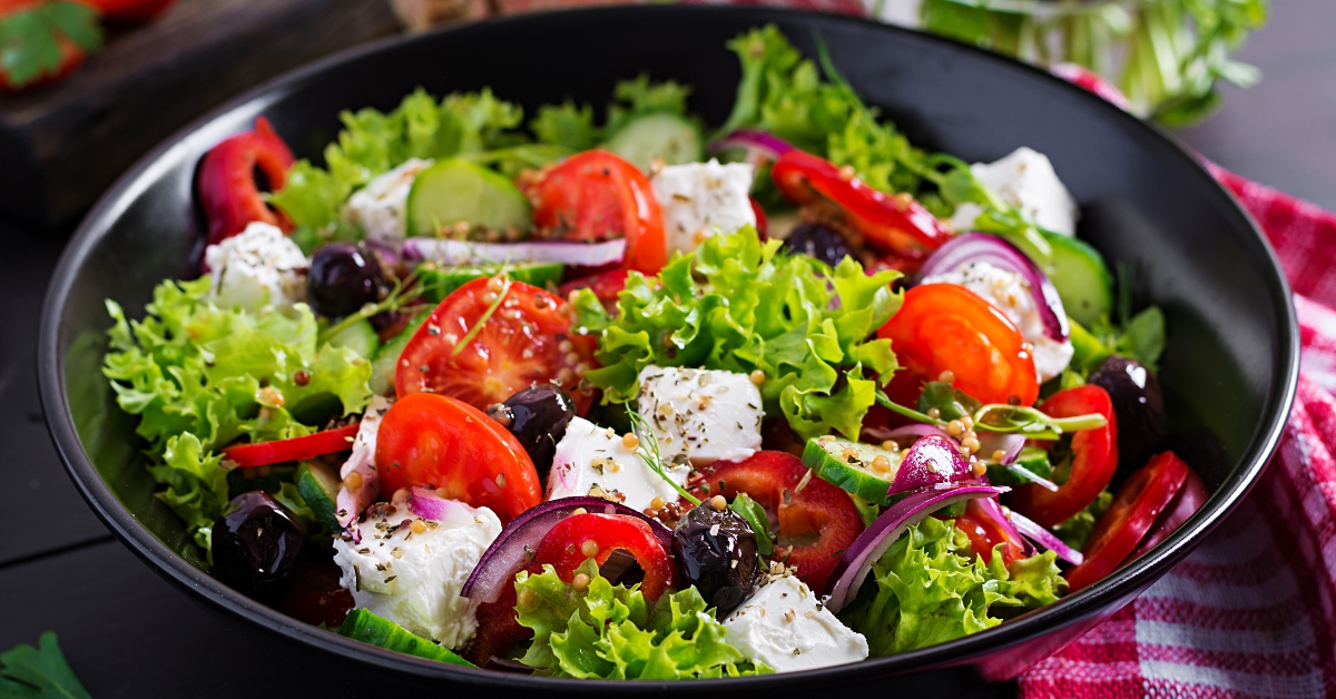 greek salad with cucumber