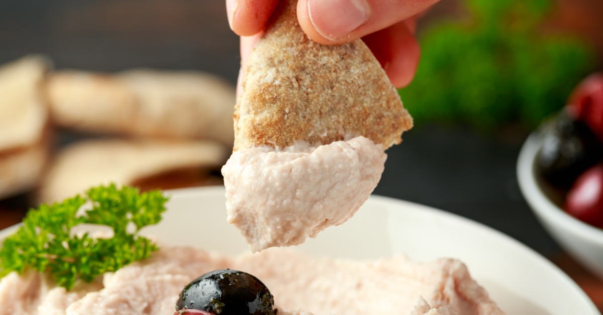 taramasalata dip with pita bread 