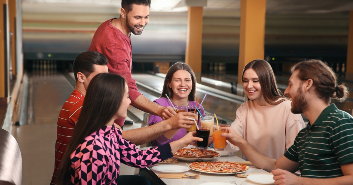 drinks and pizza in bowling lane