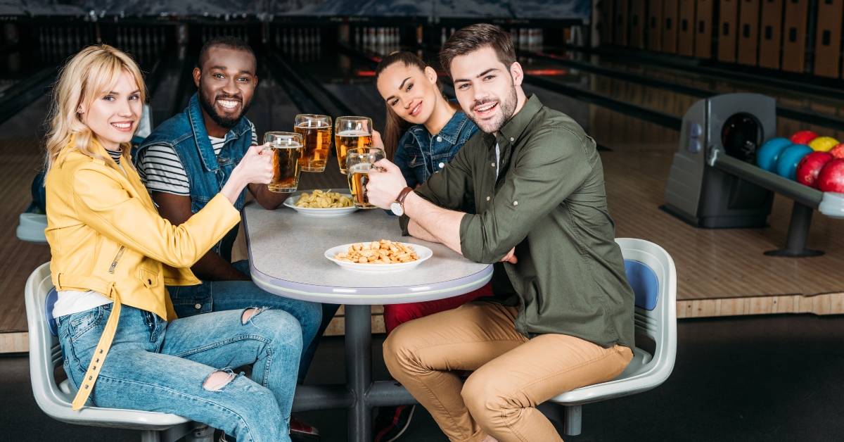 friends clinking mugs of beer