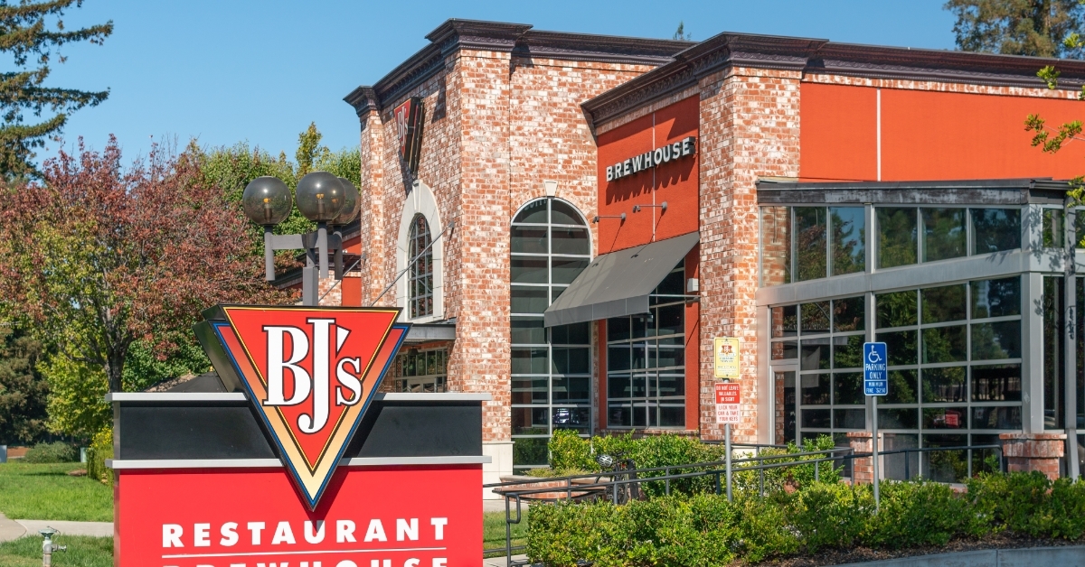 bjs restaurant brewhouse from outside