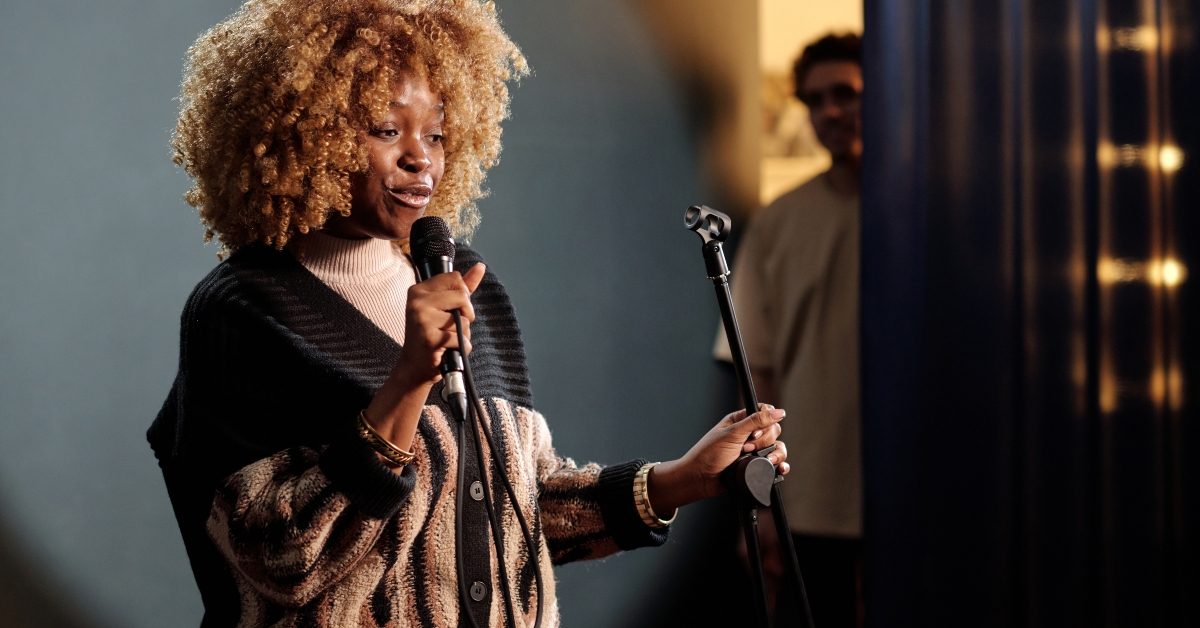Comedian in wavy wig speaking
