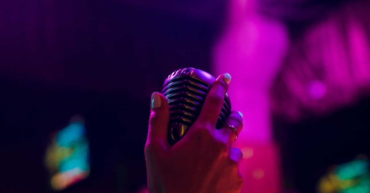 Stage with reflectors ray