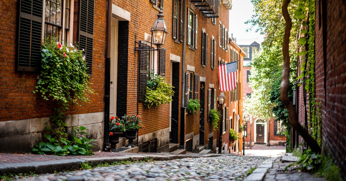 acorn street around beacon hill