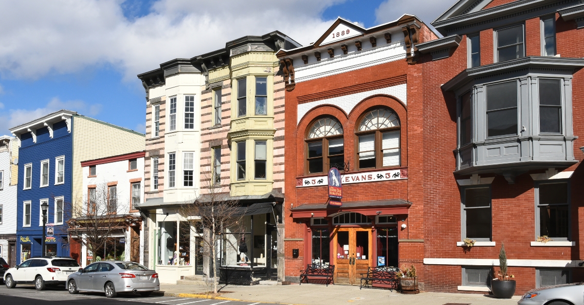 warren street in downtown hudson