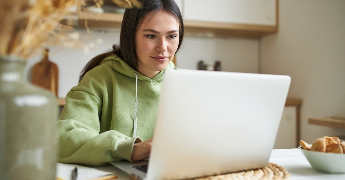 financial analyst using laptop
