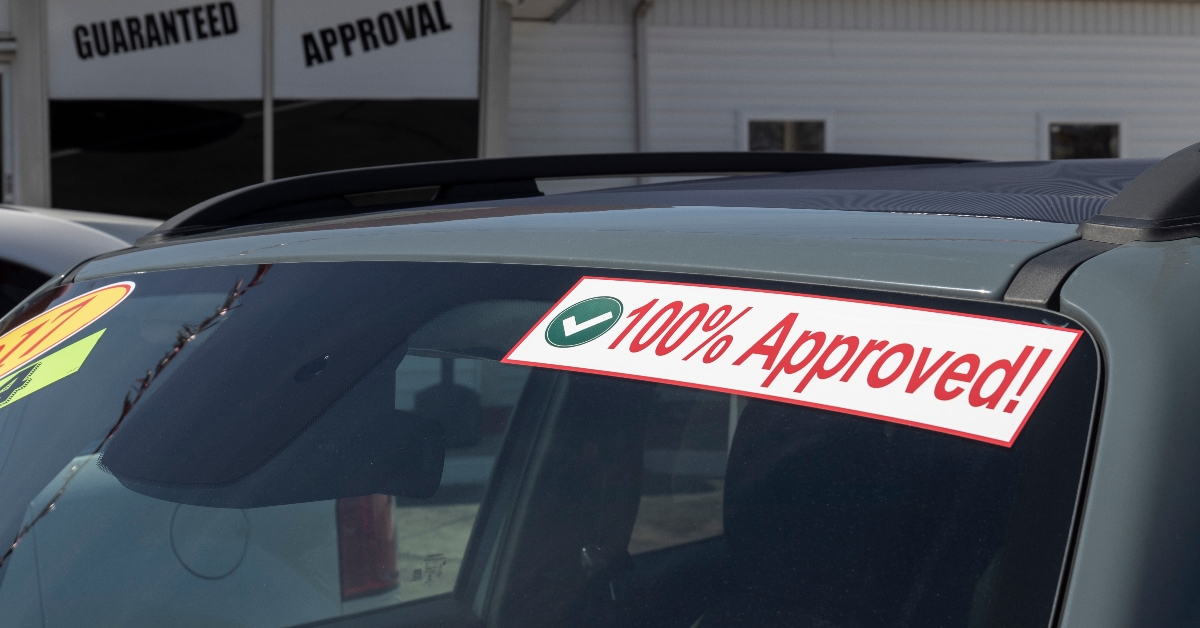 100% Approved sign on a car window