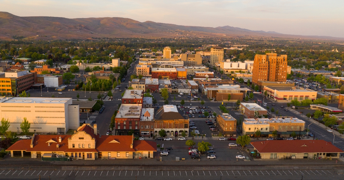 sunset bathes downtown yakima washington