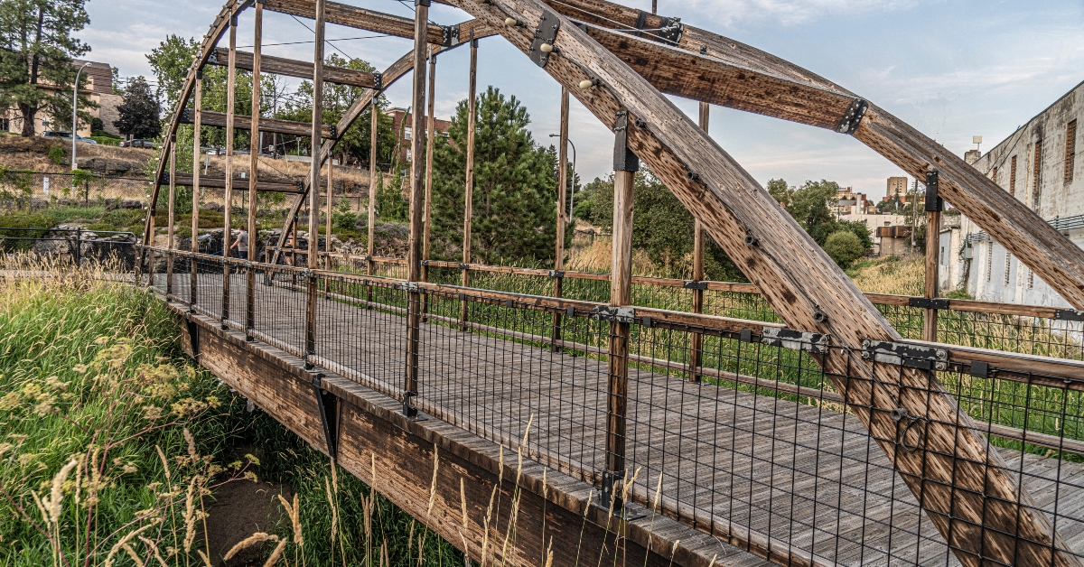 walking bridge downtown pullman washington