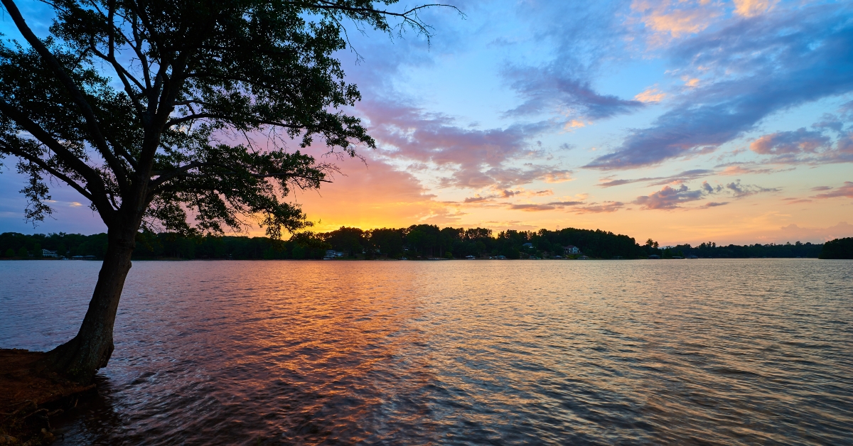 sunset on lake keowee