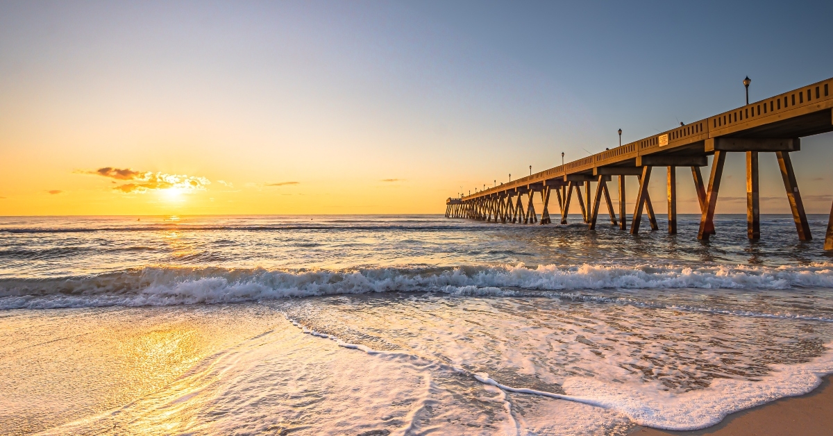 johnnie mercers fishing pier at sunrise in wrightsville