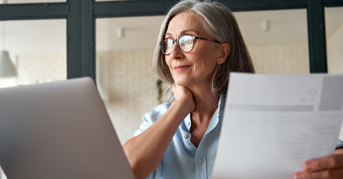 businesswoman using laptop 