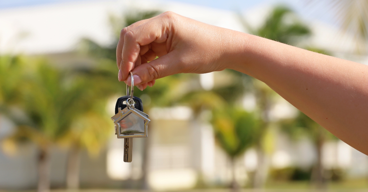 home keys in female hand