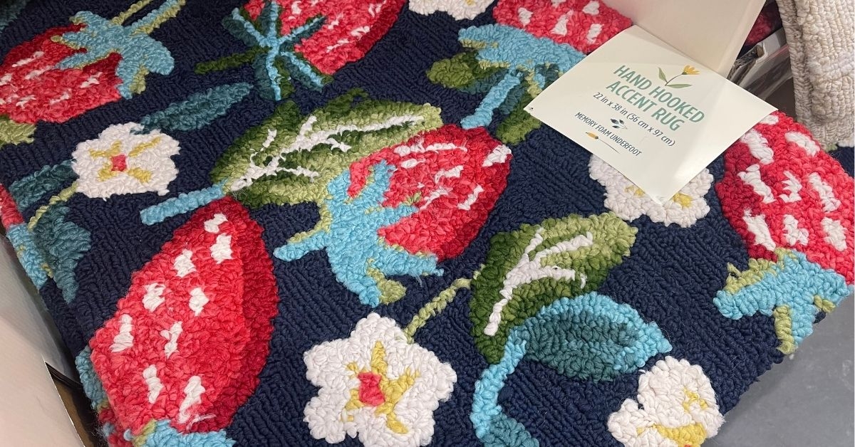 hand hooked accent rug