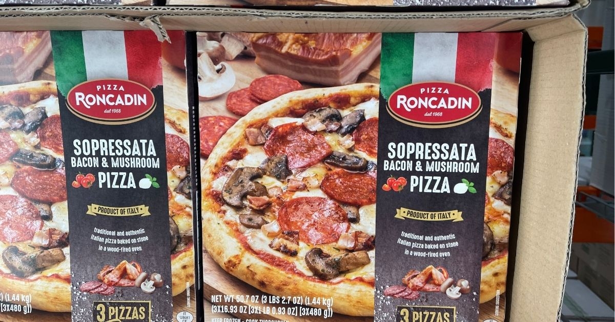 a box of bacon and mushroom pizza