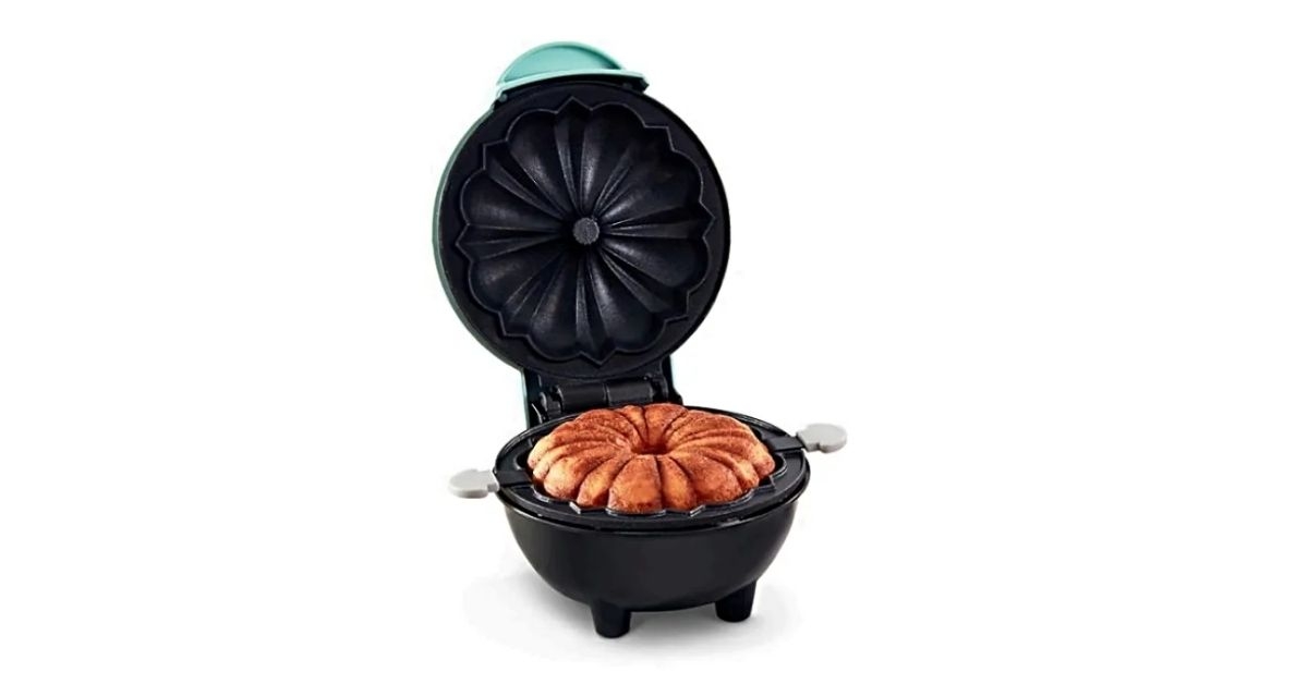 DASH Mini Bundt Cake Maker