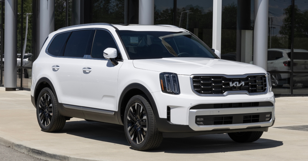 Kia Telluride SE display at a dealership