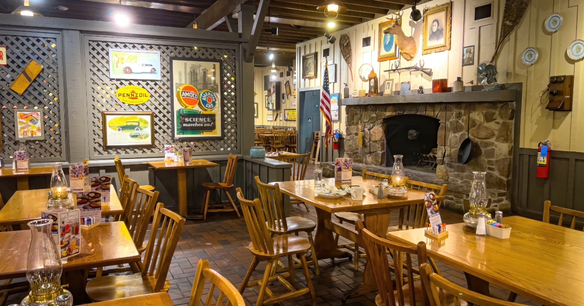 Cracker Barrel Country store 