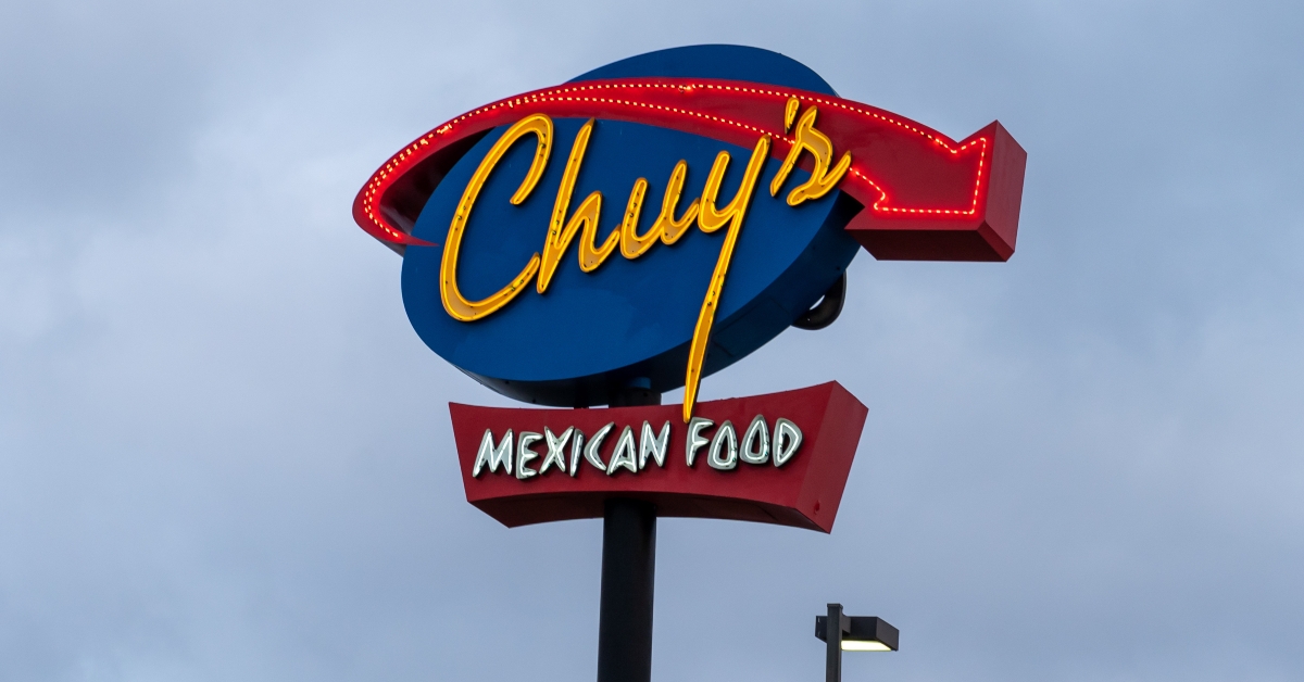 Chuy's restaurant pole sign