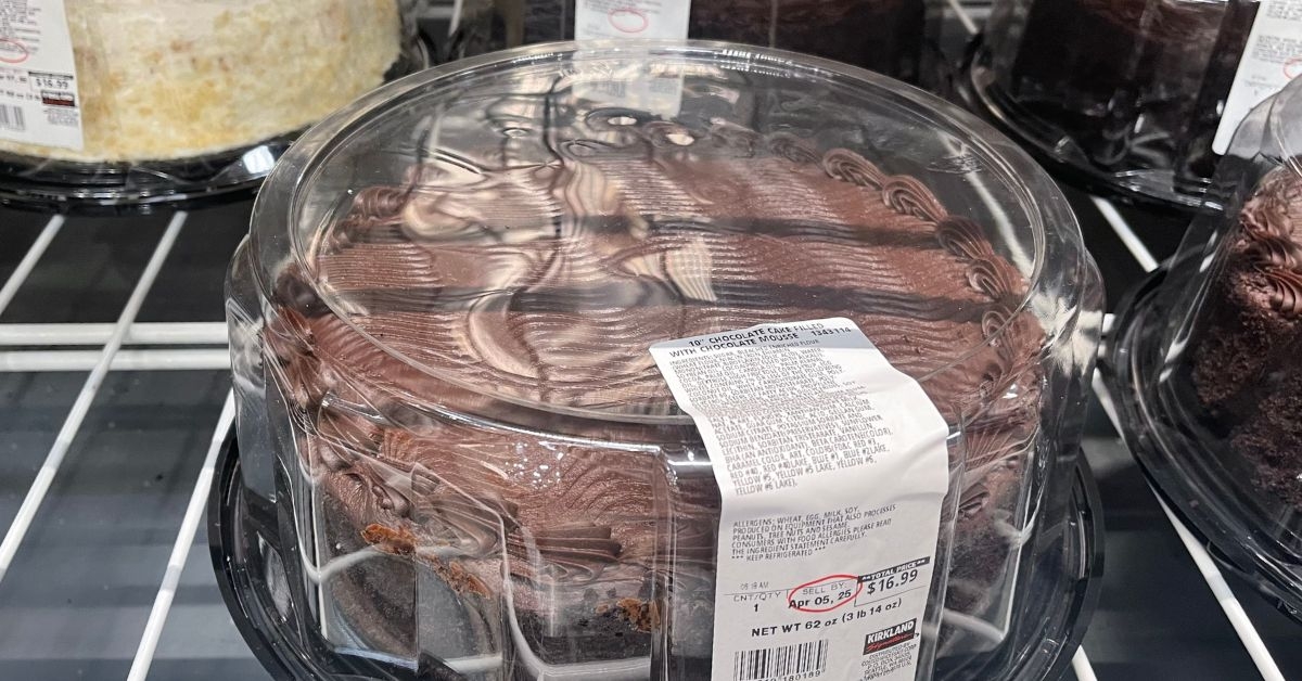 chocolate cake filled with choco mousse