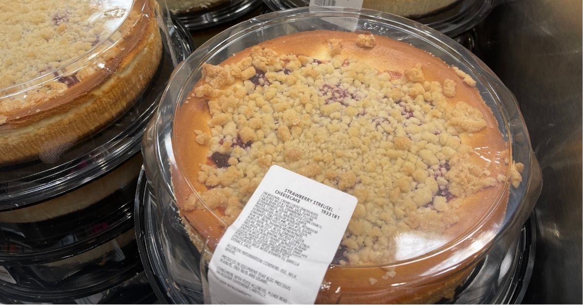 strawberry treusel cheesecake
