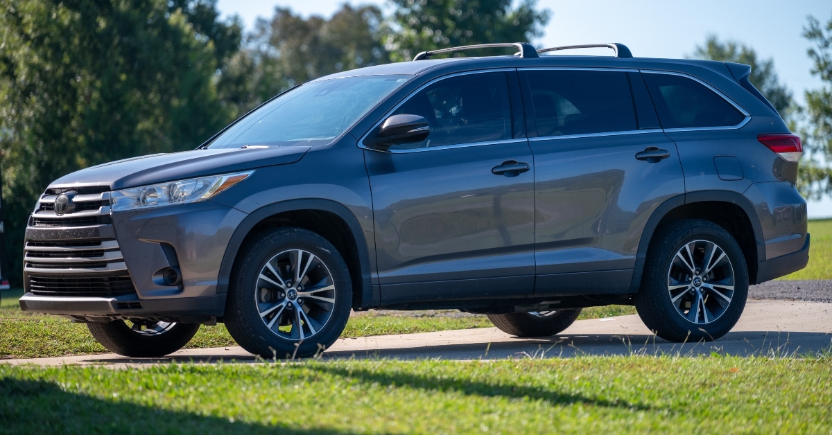 gray 2018 toyota highlander