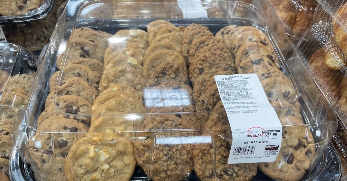 a tray of cookies