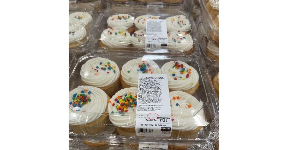 White Mini Cakes with Sprinkles