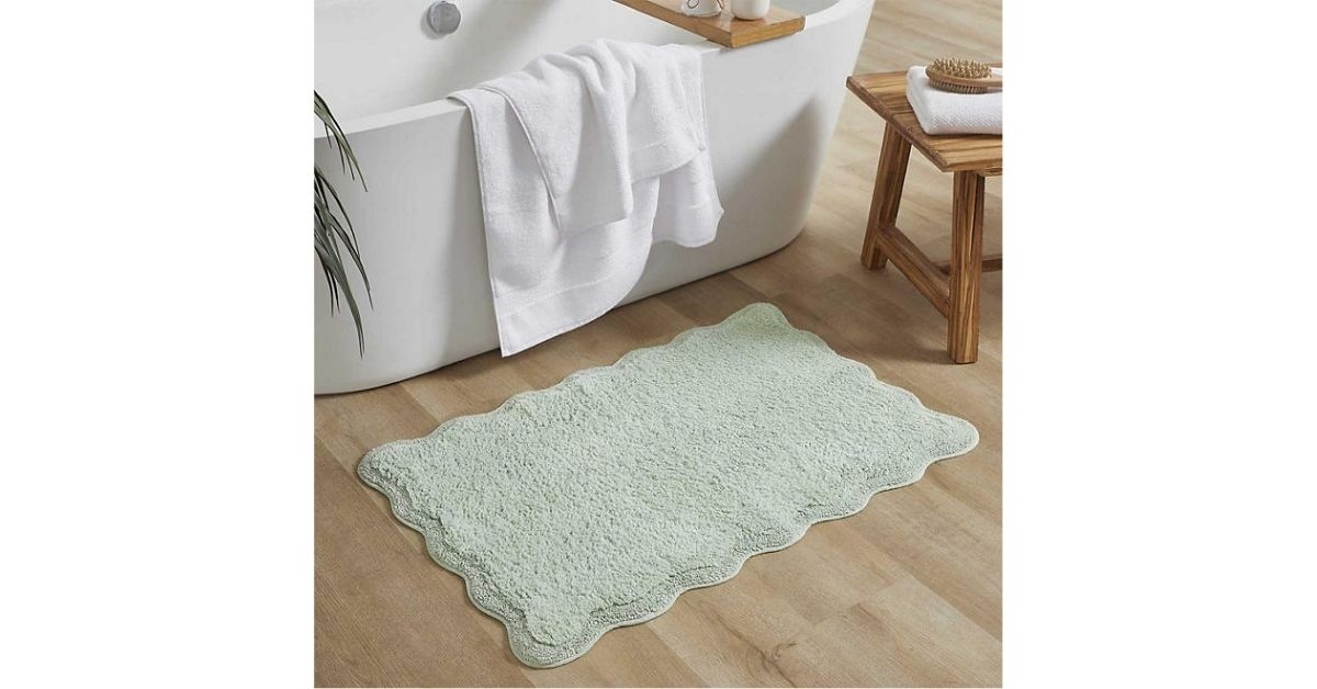 scalloped bath rug