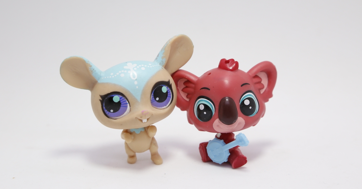 Small toys figures