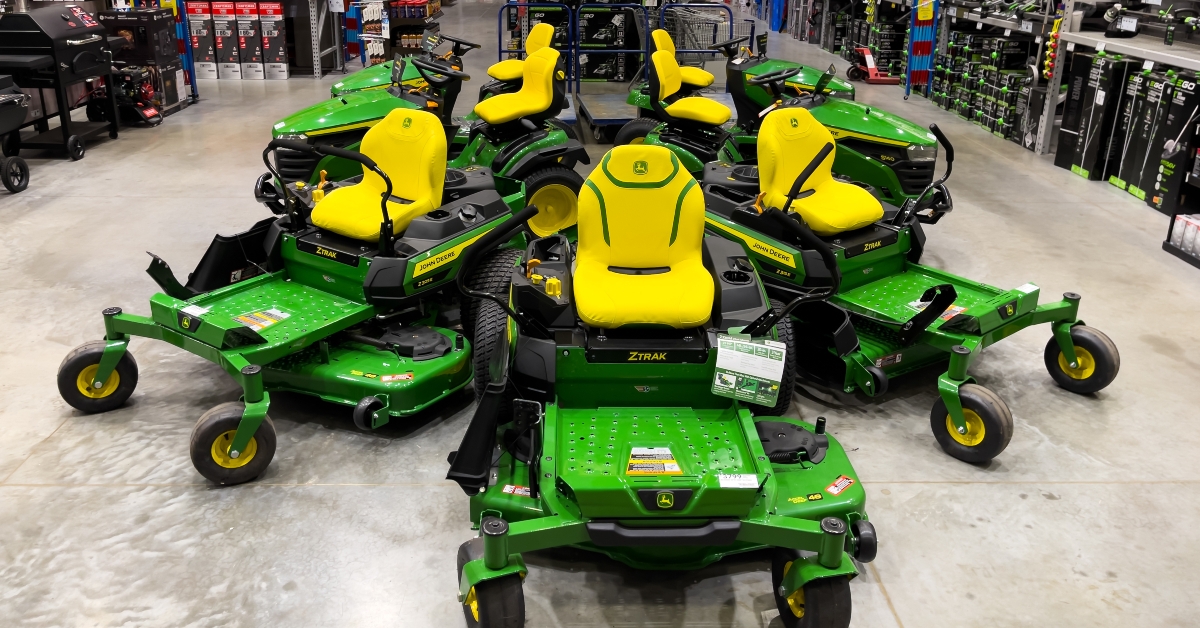 riding mowers and lawn tractor