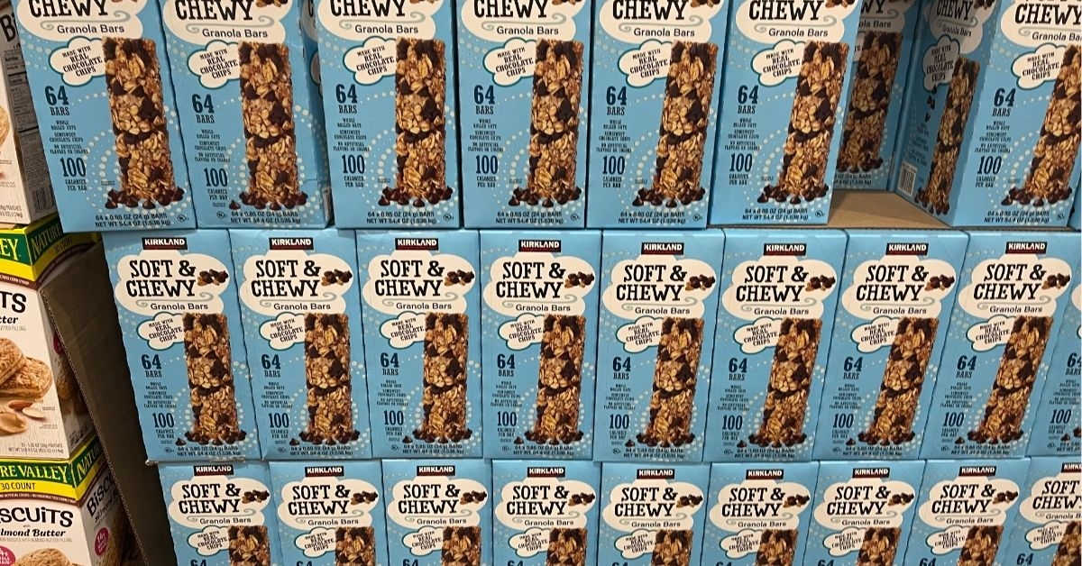 soft and chewy chocolate chip granola bars