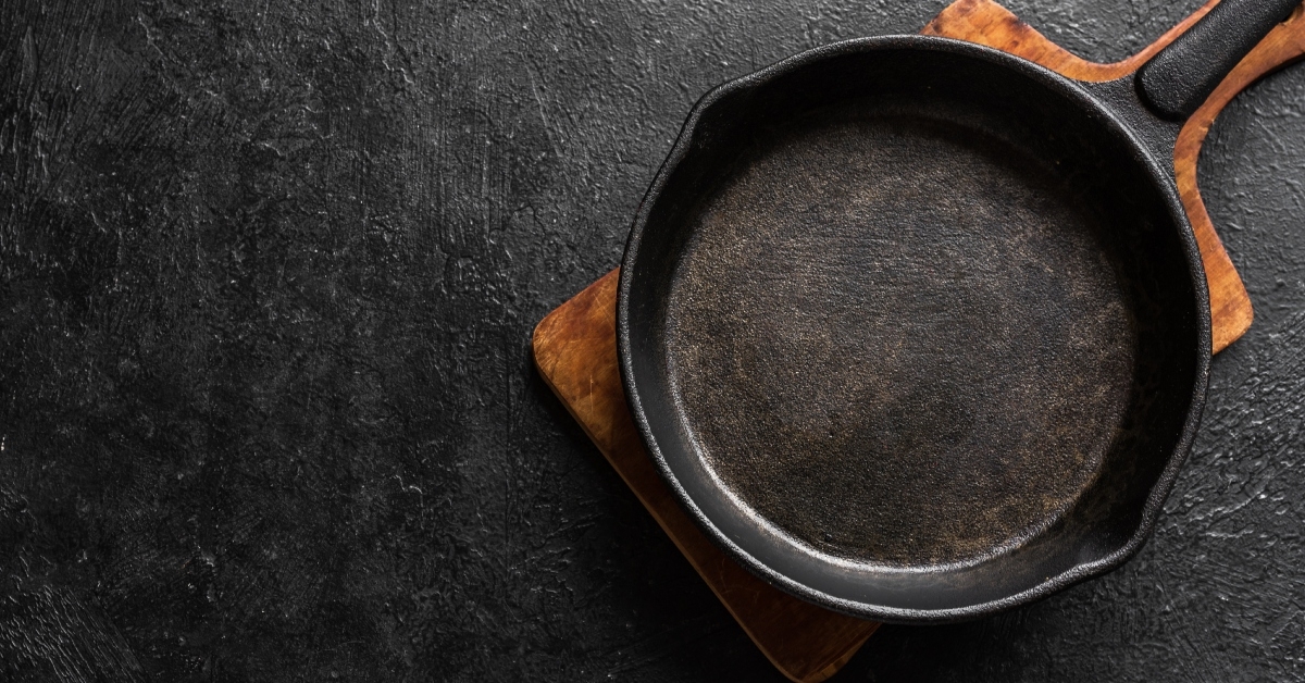 empty cast iron pan 