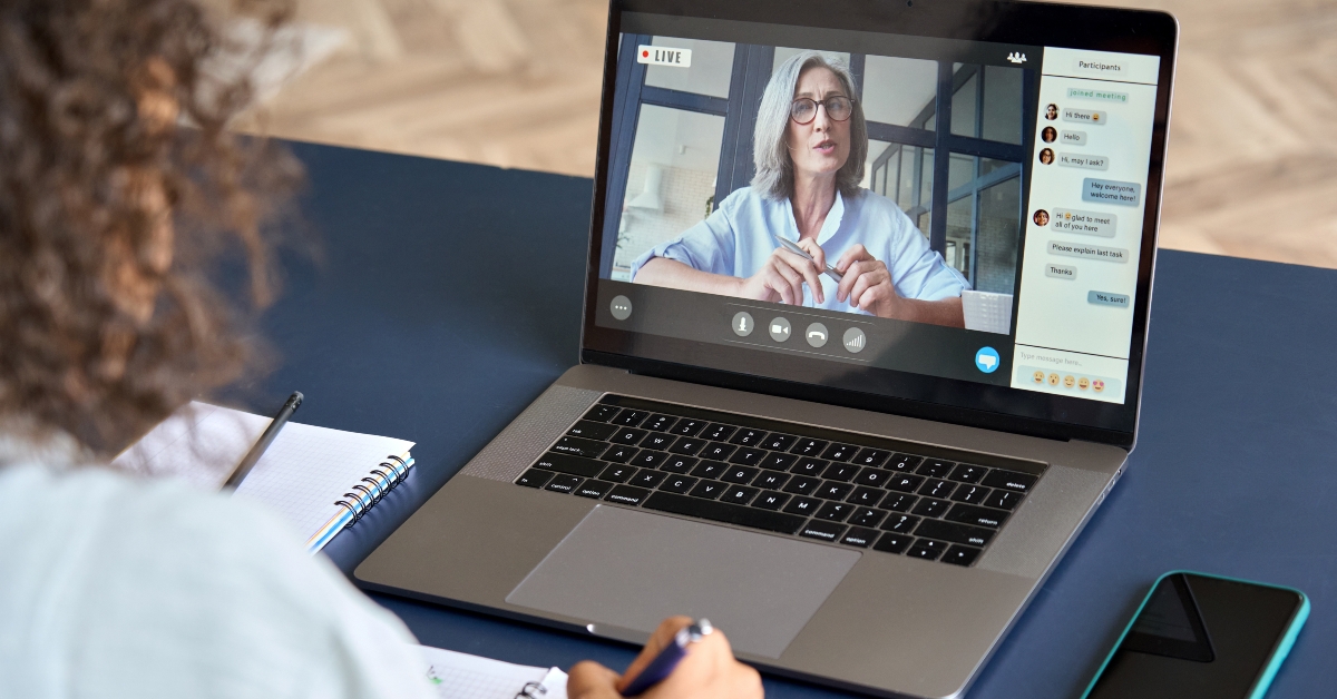 student studying virtual course