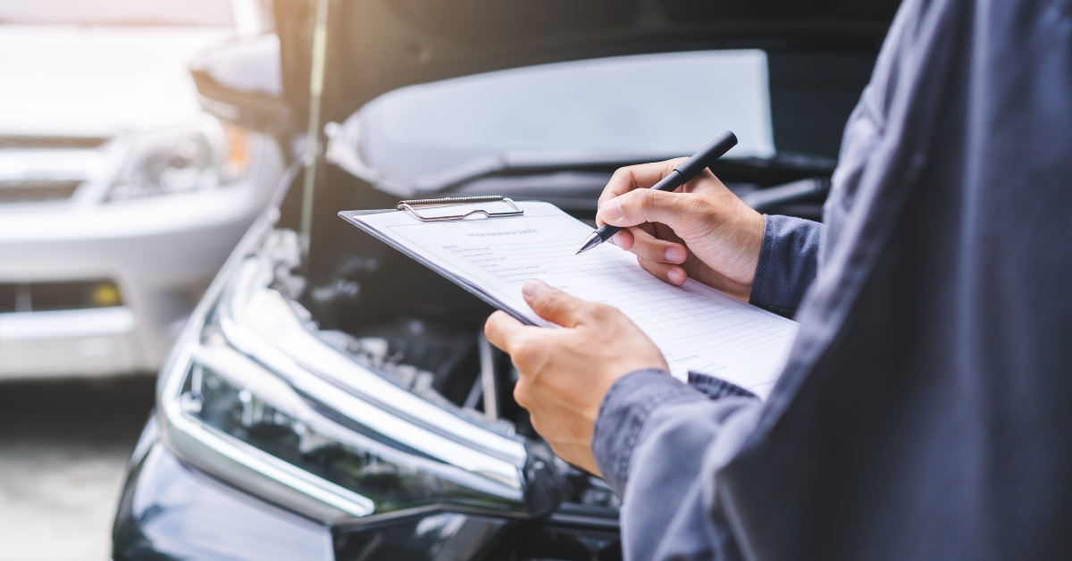 repairman writing job checklist