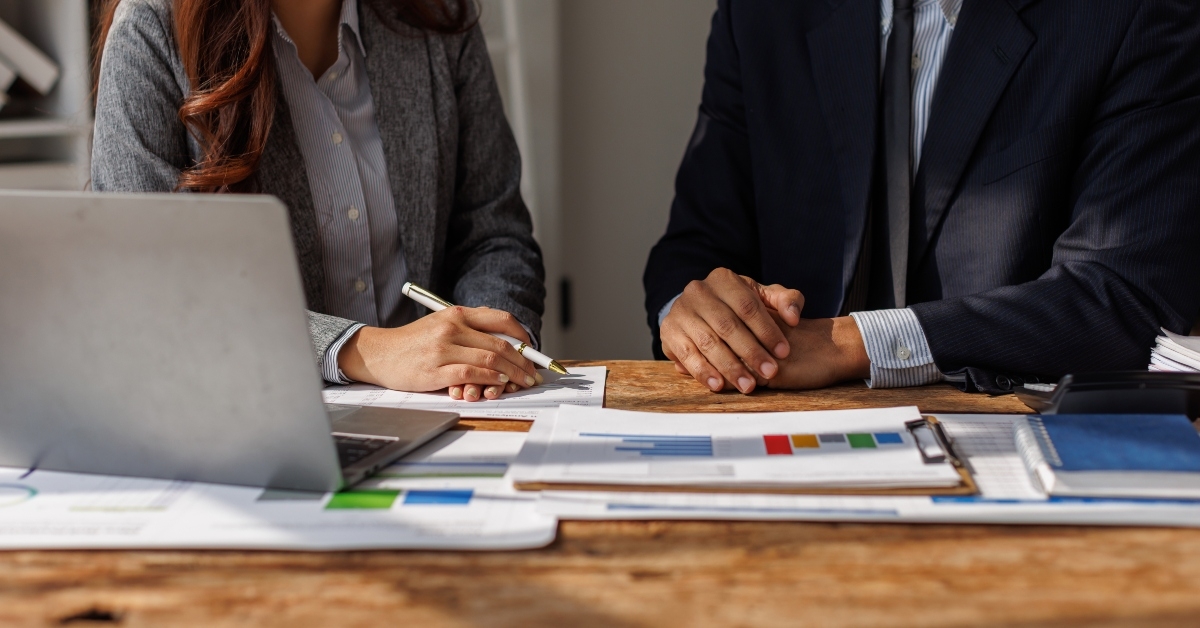 analyze financial data and accounting record