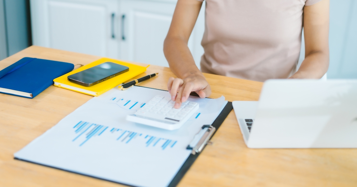 housewife managing household finances
