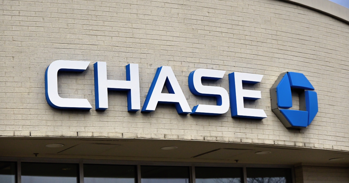 exterior of a chase bank