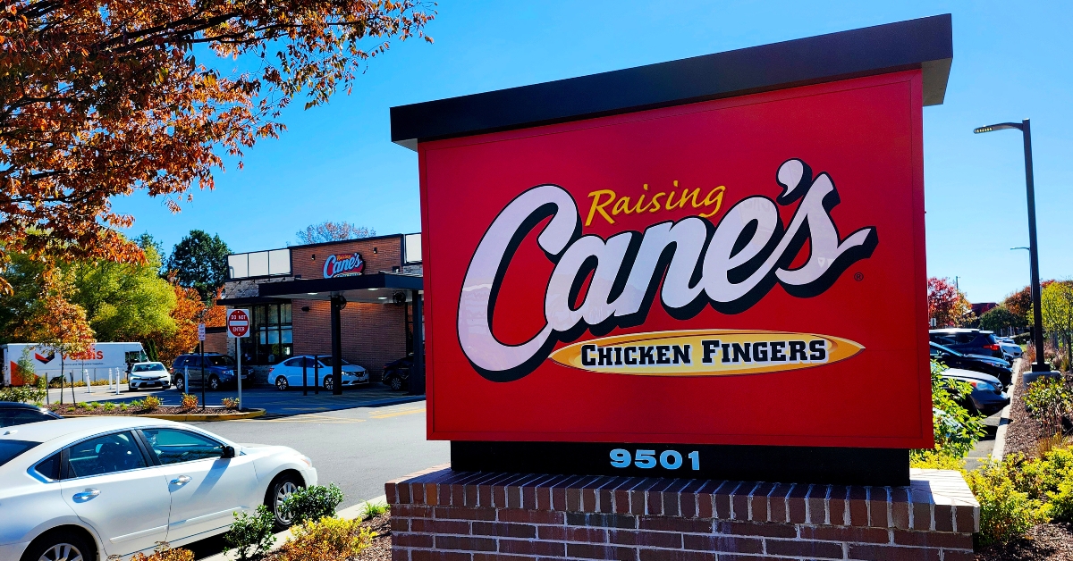 raising cane's chicken fingers restaurant sign