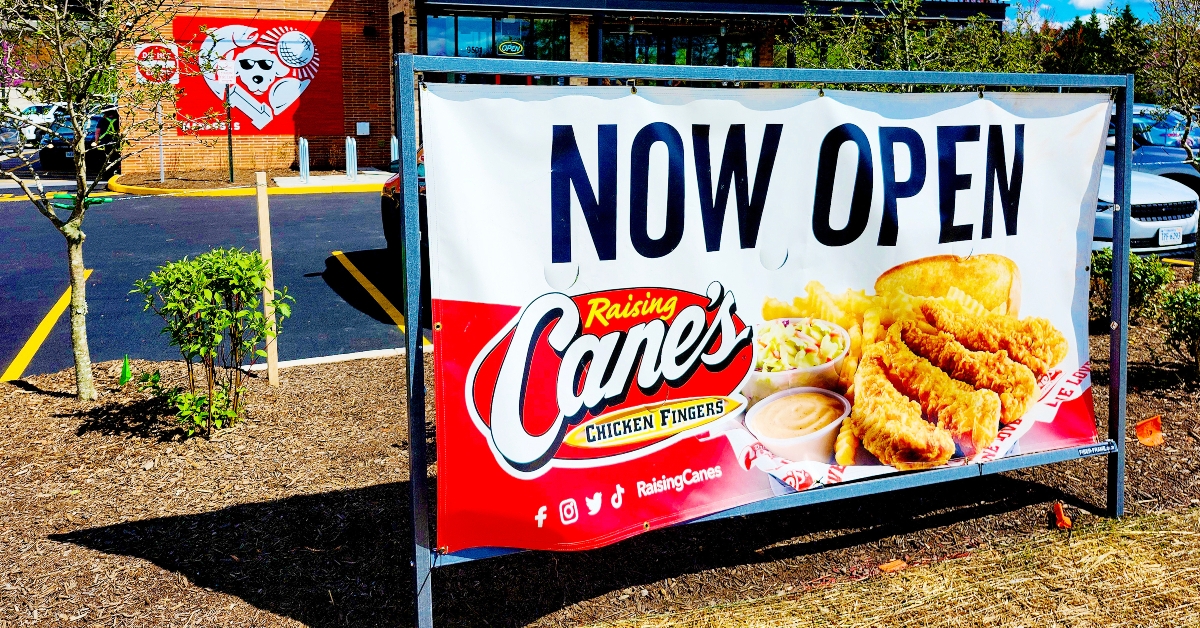 raising cane's chicken fingers sign